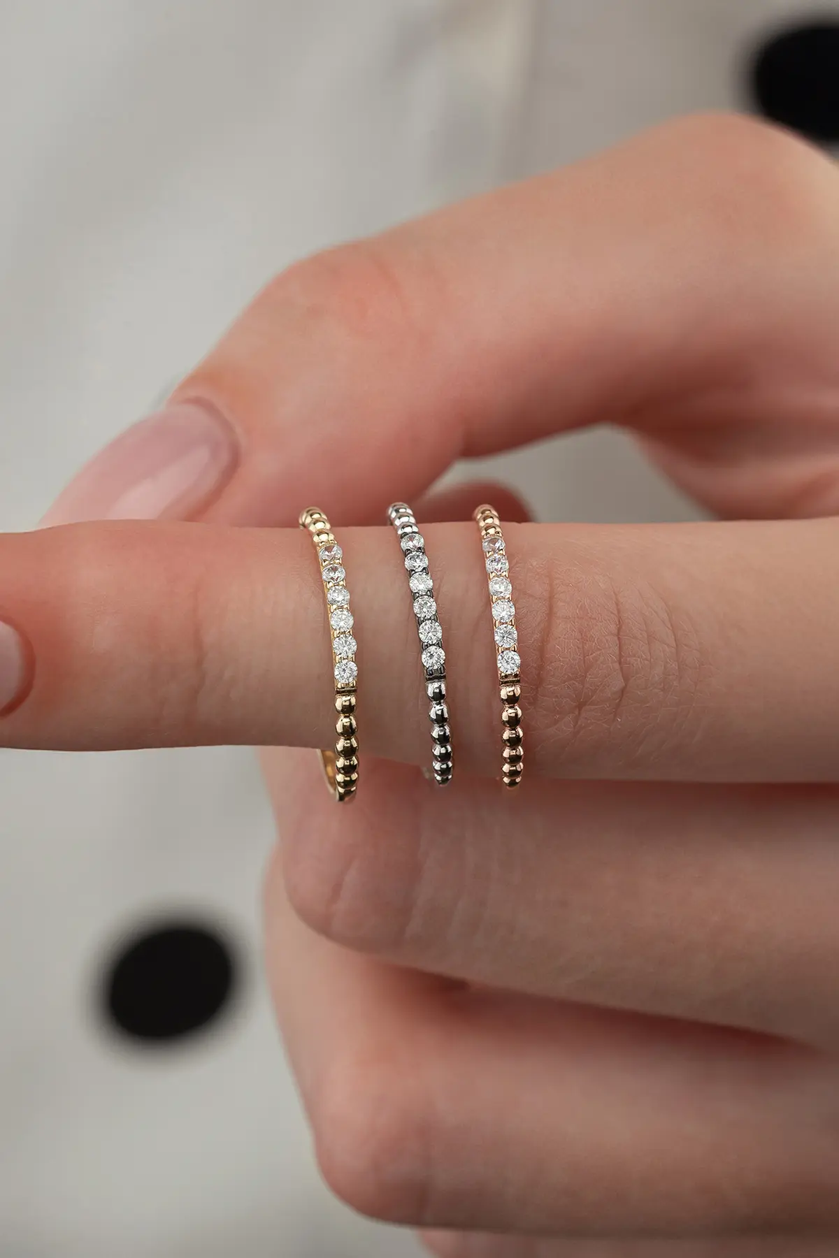 Sıra Top Figürlü Altı Taşlı 14 Ayar Altın Minimal Yüzük - 1