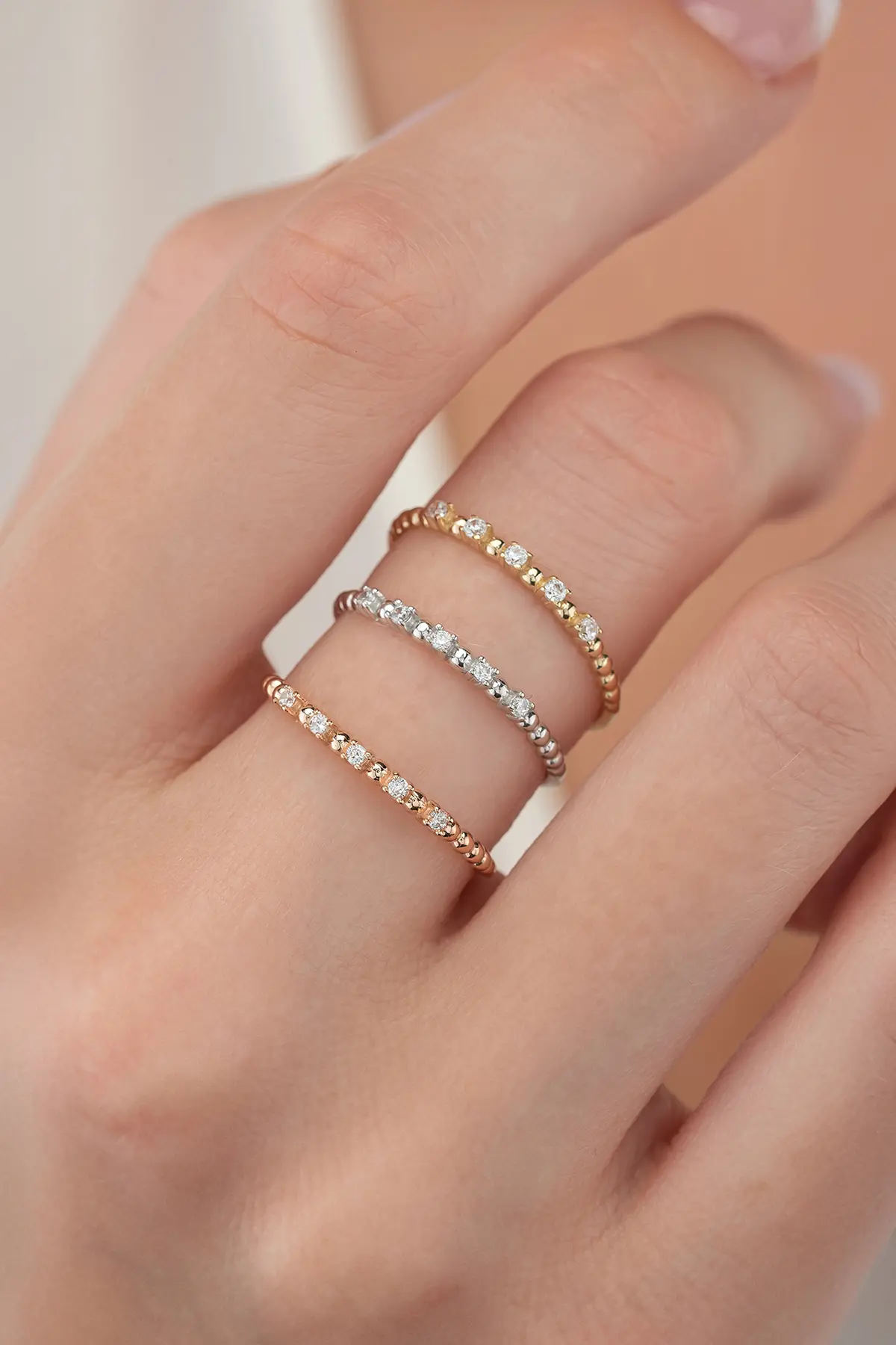 Sıra Top Figürlü Beş Taşlı 14 Ayar Altın Minimal Yüzük - 1